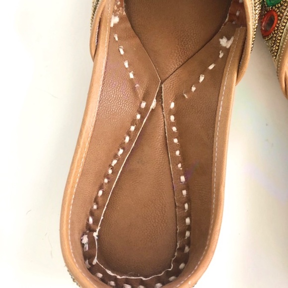 Beautiful Handmade Leather Mirrored Slippers - Picture 5 of 8